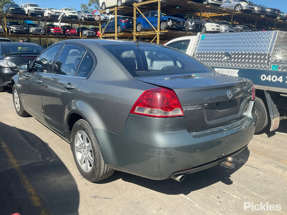 A242 - VE HOLDEN COMMODORE SEDAN (2010) SERIES II - Cluster LFW V6 AUTO - 182, 347kms P/N: 92257345