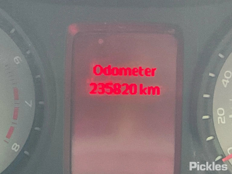 A243 - VE HOLDEN COMMODORE SV6 - Cluster CCD Lvl 1 - 235, xxxkms  (AUTO-V6)
