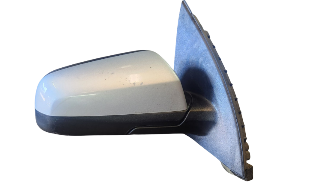 A069 - VF SERIES II Holden Commodore Sedan - Side Mirror Driver Side - NITRATE SILVER #636R