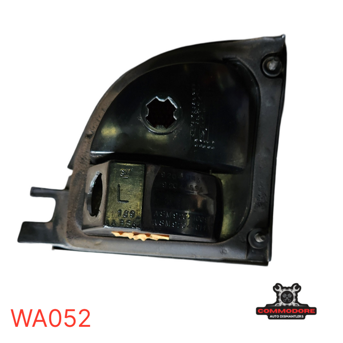 WA052- VS BOOTLID TAILLIGHT PASSENGER SIDE