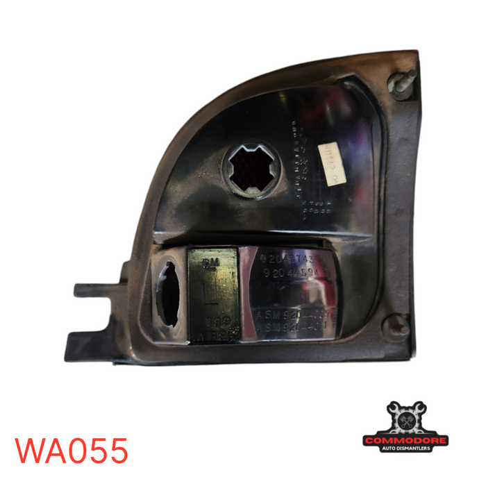 WA055- VS BOOTLID TAILLIGHT PASSENGER SIDE