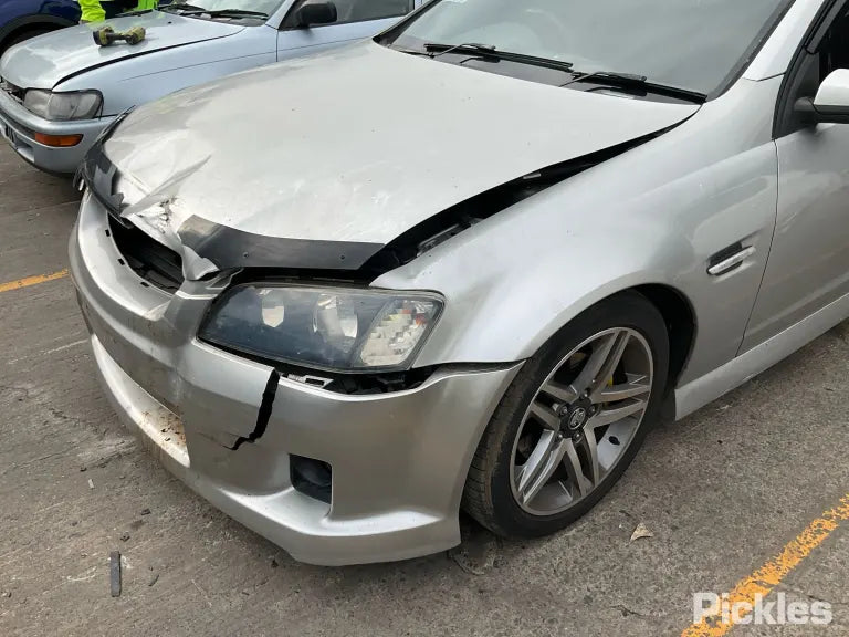 A243 - VE HOLDEN COMMODORE SEDAN - Wiper Arm (DRIVER'S)