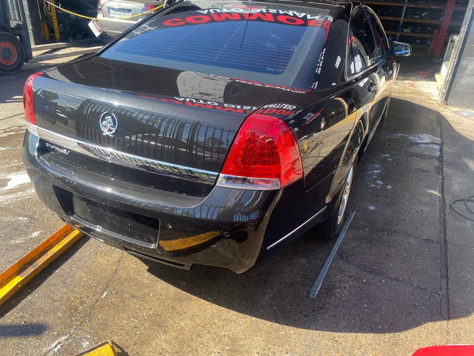 A114 - WN HOLDEN CAPRICE V SERIES SEDAN - REAR BARS - PHANTOM BLACK #690F