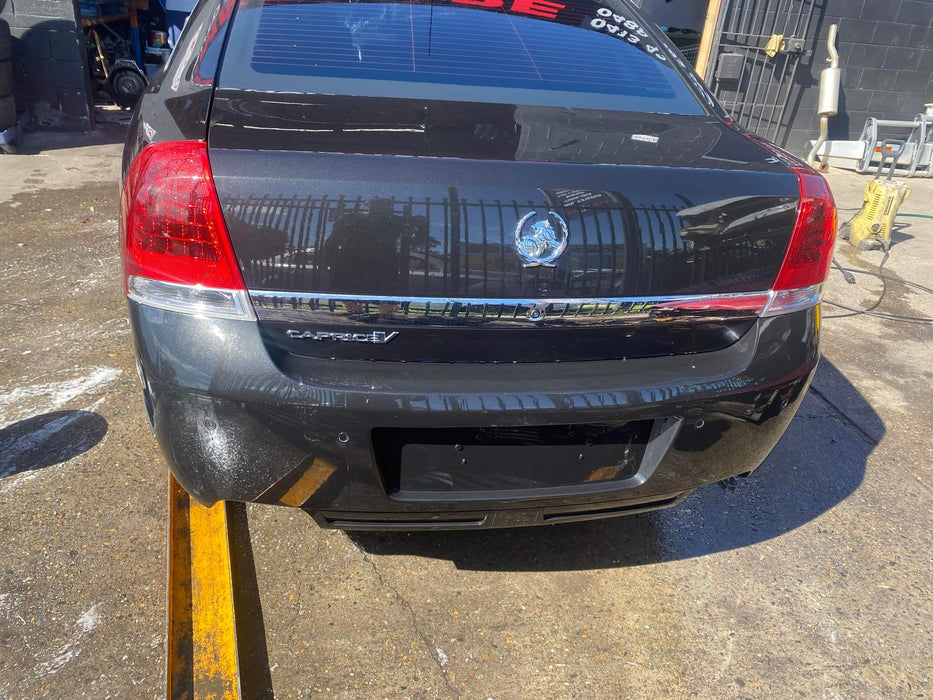 A114 - WN HOLDEN CAPRICE V SERIES SEDAN - REAR BARS - PHANTOM BLACK #690F
