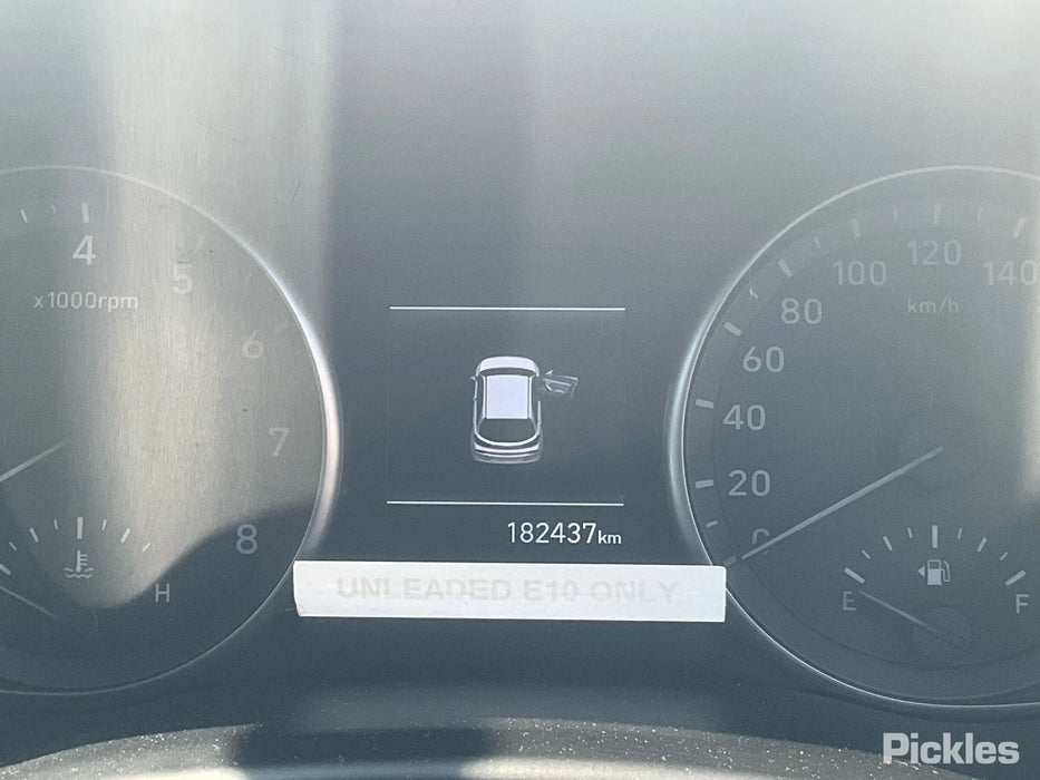 A242 - VE HOLDEN COMMODORE SEDAN (2010) SERIES II - Cluster LFW V6 AUTO - 182, 347kms P/N: 92257345