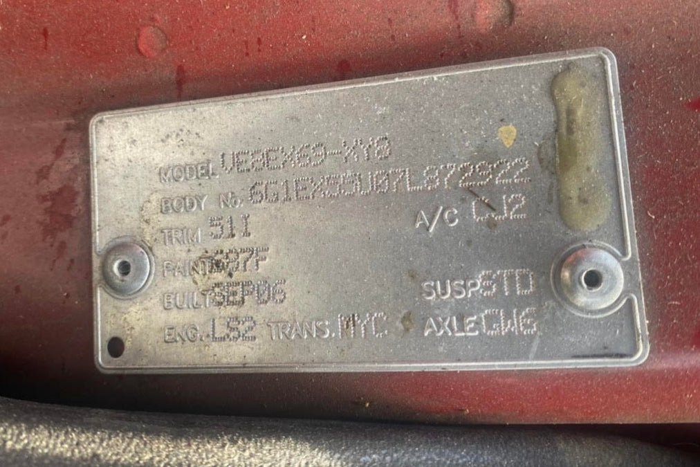 A033 - VE HOLDEN COMMODORE SEDAN - FUEL FLAP - STING RED #687F