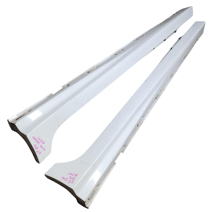 A241 - VF SV6 Holden Commodore Sedan - Sideskirt (PAIR) Herron White