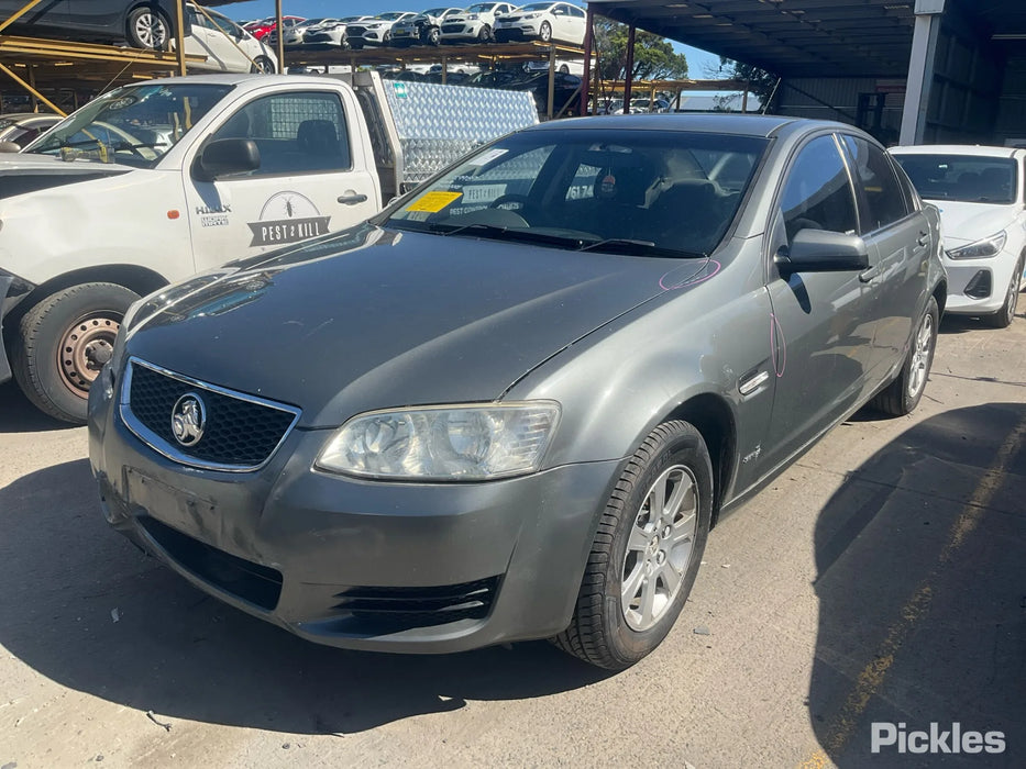 A242 - VE HOLDEN COMMODORE SEDAN (2010) SERIES II - Cluster LFW V6 AUTO - 182, 347kms P/N: 92257345